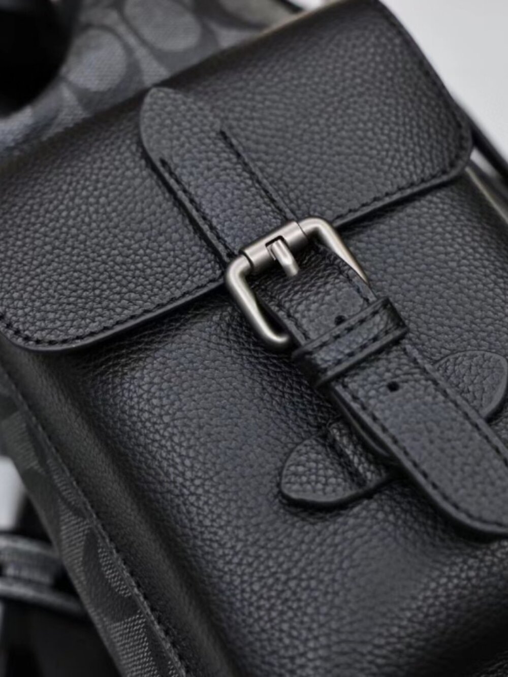 Coach Hudson Backpack in Signature - Picture 5 of 8